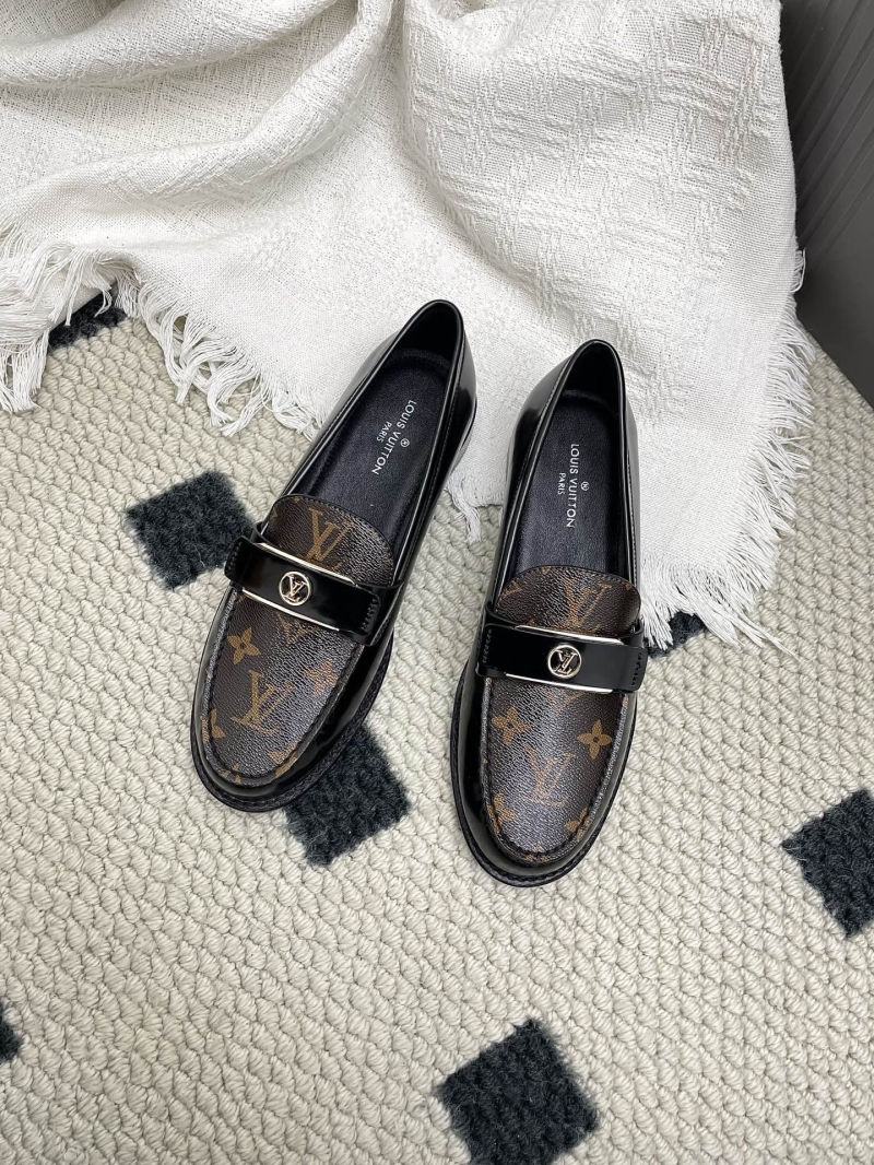 l0vis Vvtt0n loafers